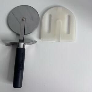 Pampered Chef Pizza Cutter Stainless Steel with Blade Cover - Retired